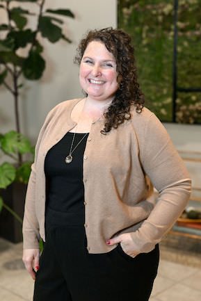 Gina Mollinari, Appraiser